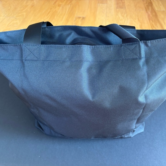 New Victoria’s Secret Pink Large Black Graphic Zippered Tote - Picture 6 of 7